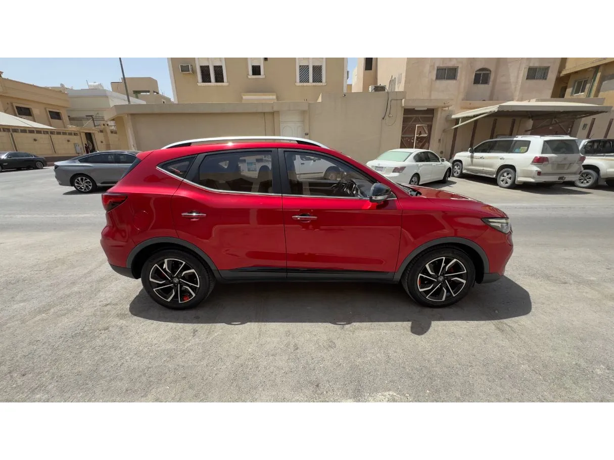 Car image 4