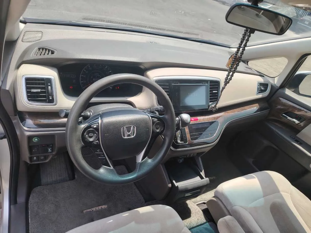 Car image 11