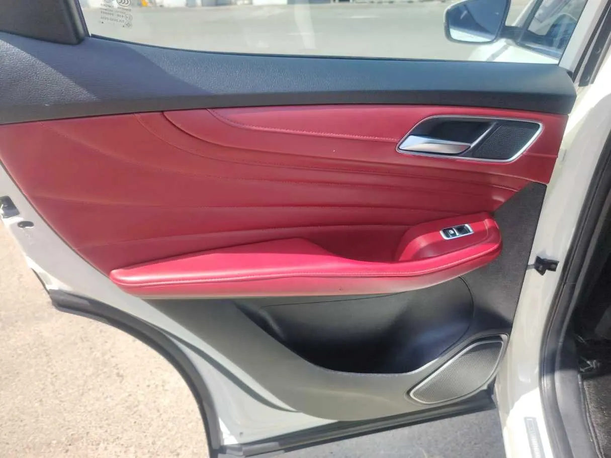 Car image 38