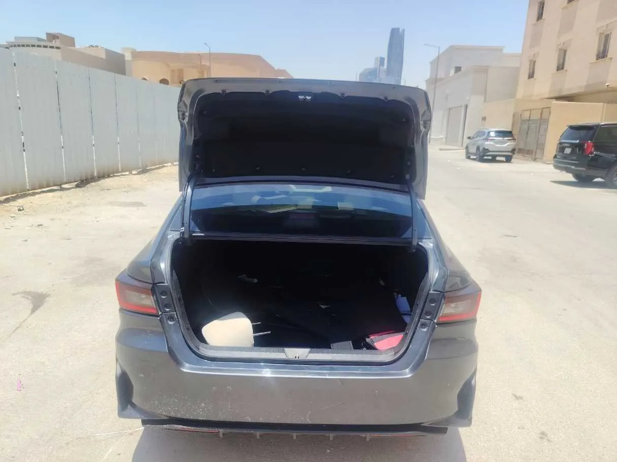 Car image 20
