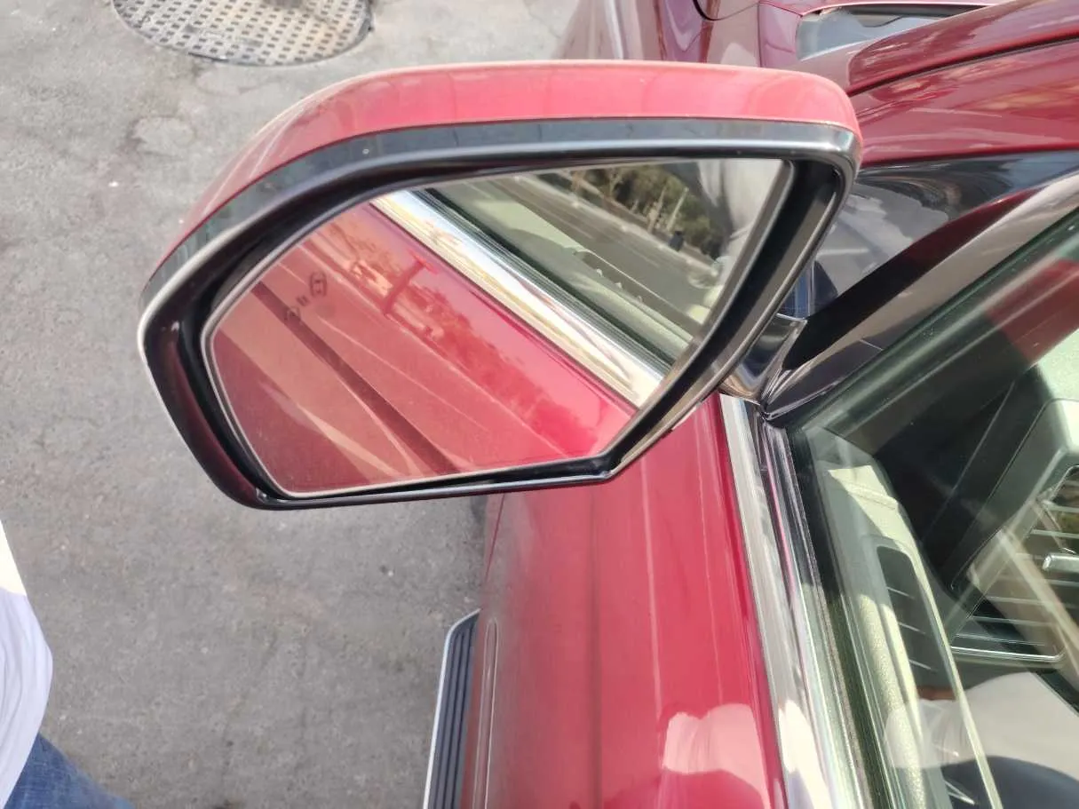 Car image 32