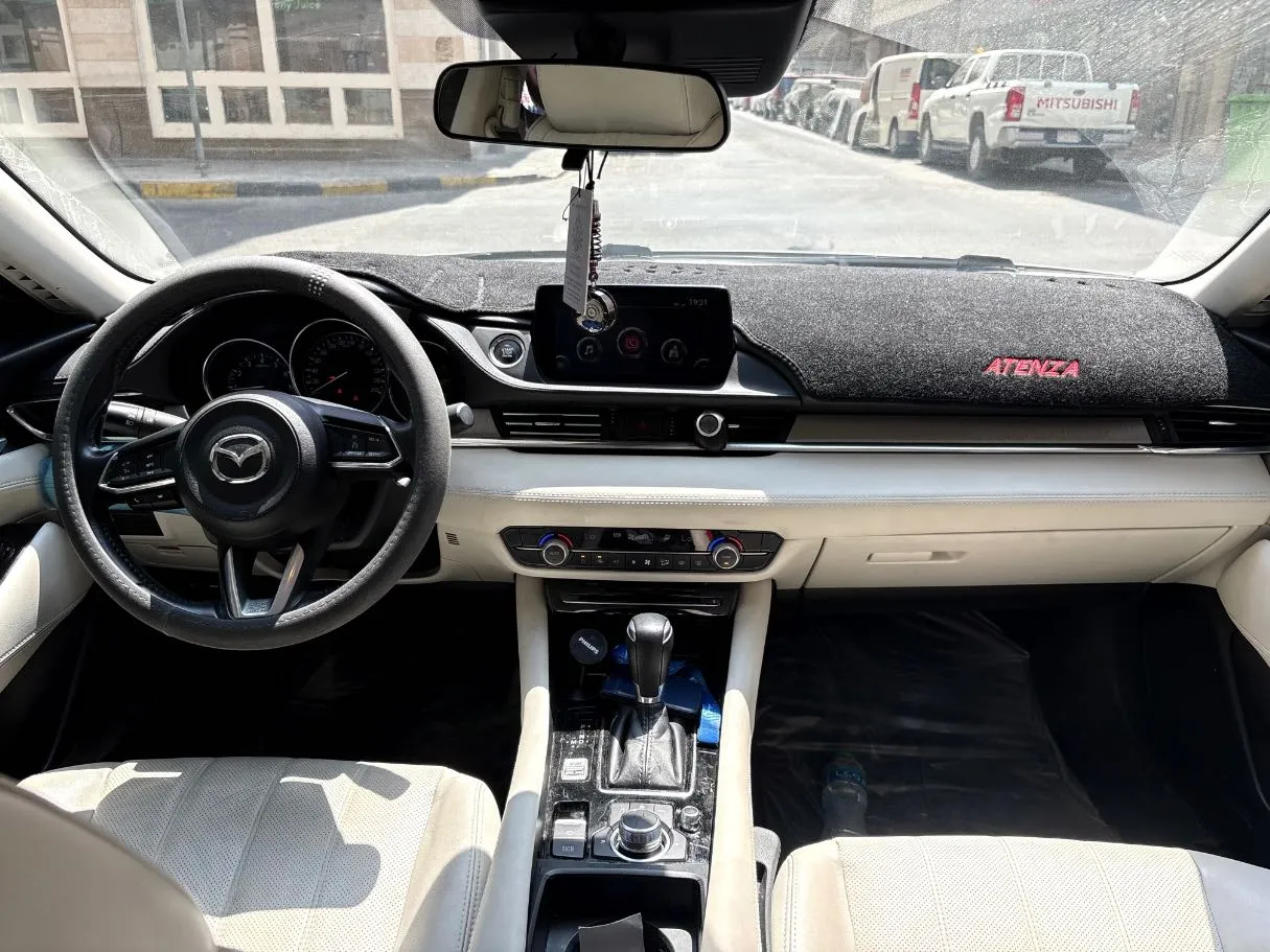Car image 18