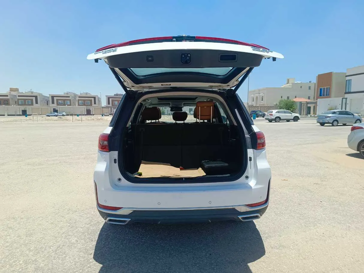 Car image 29