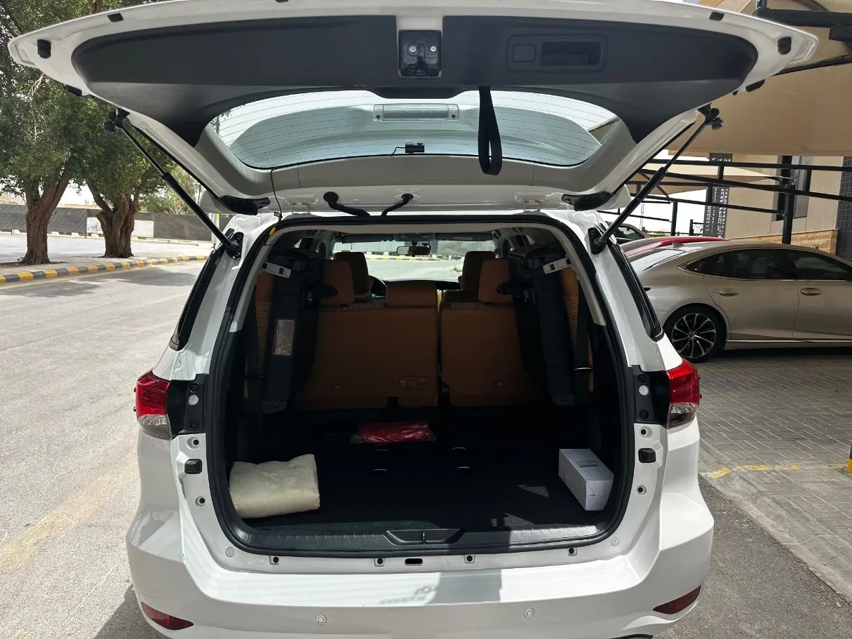 Car image 22