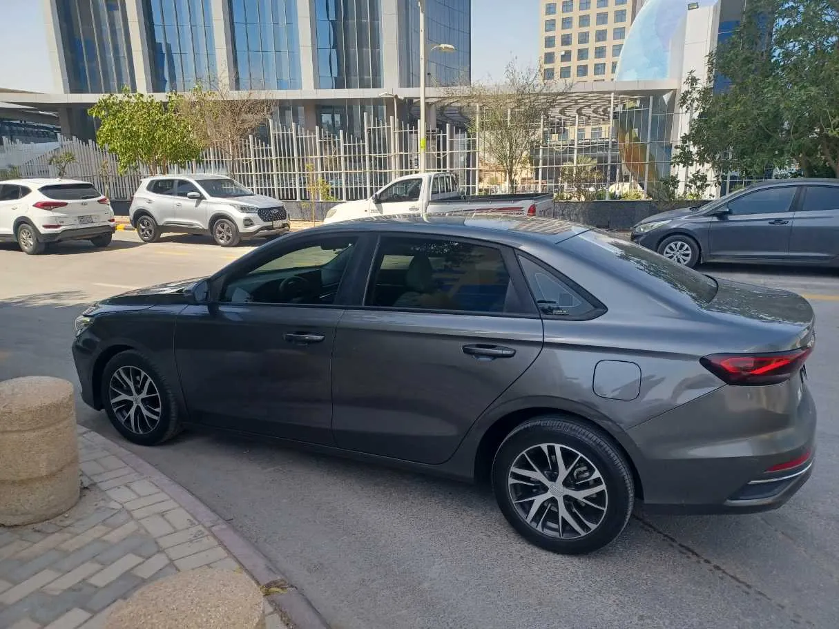 Car image 8