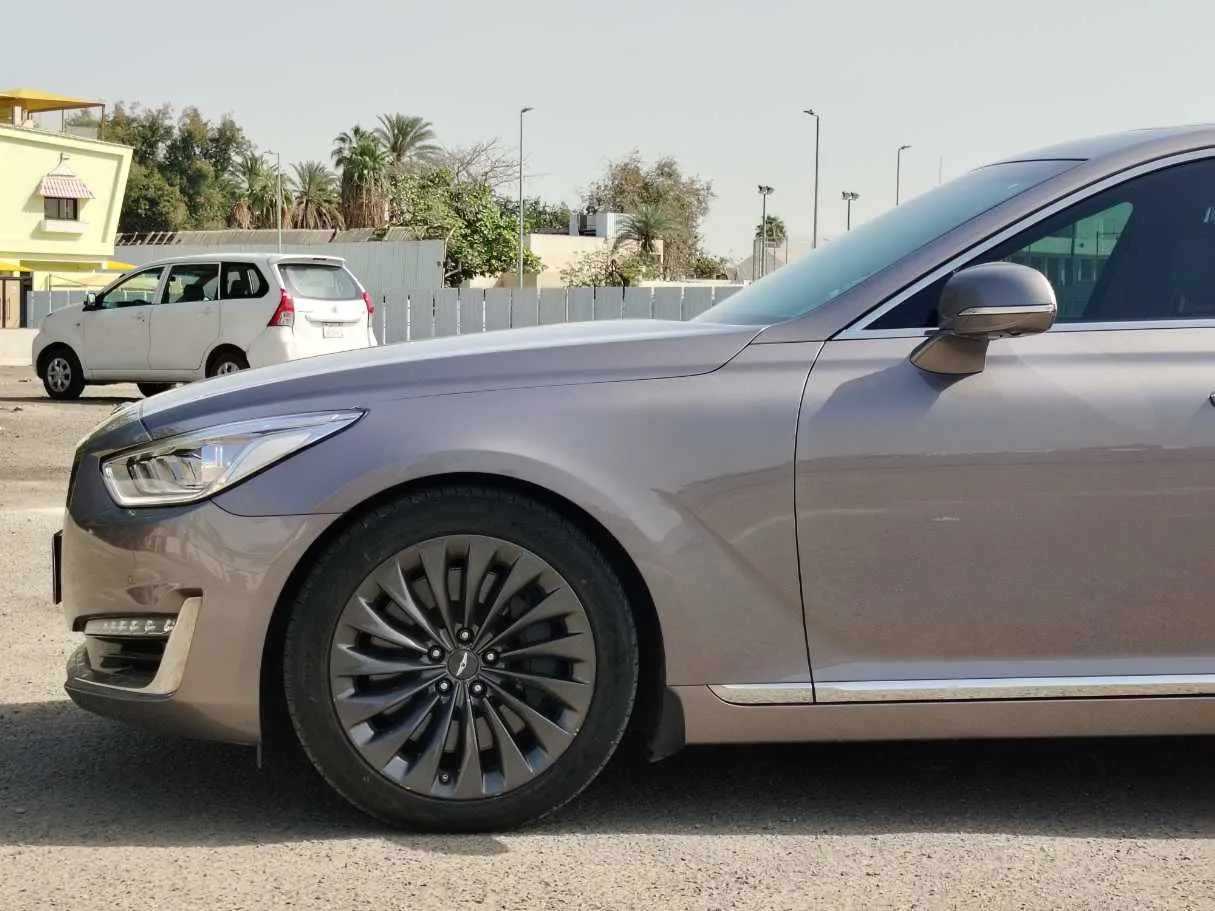 Car image 9