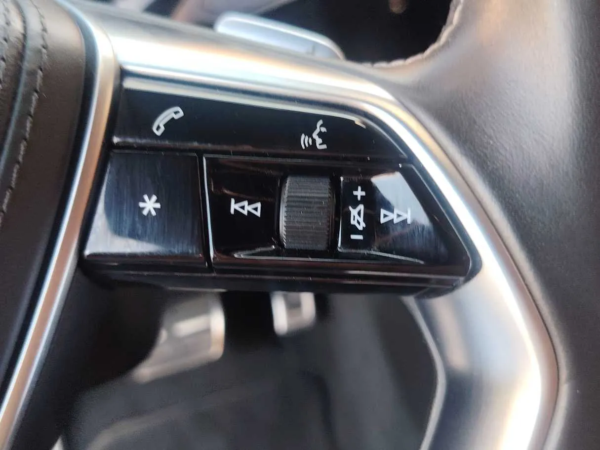 Car image 32