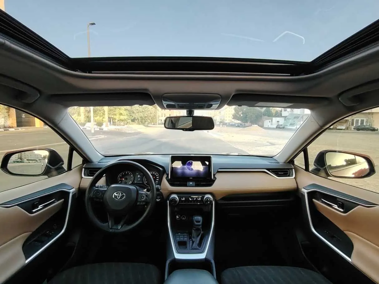 Car image 16