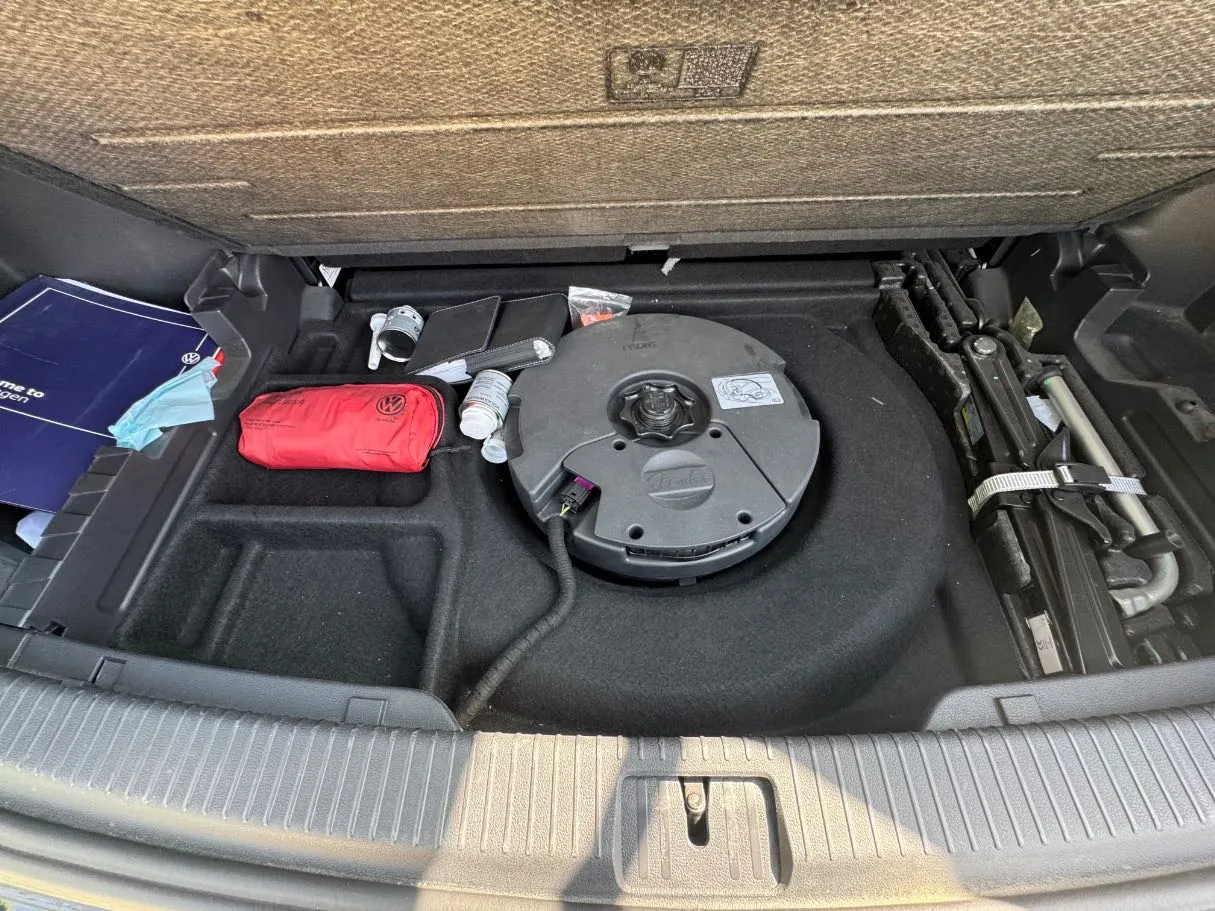 Car image 28