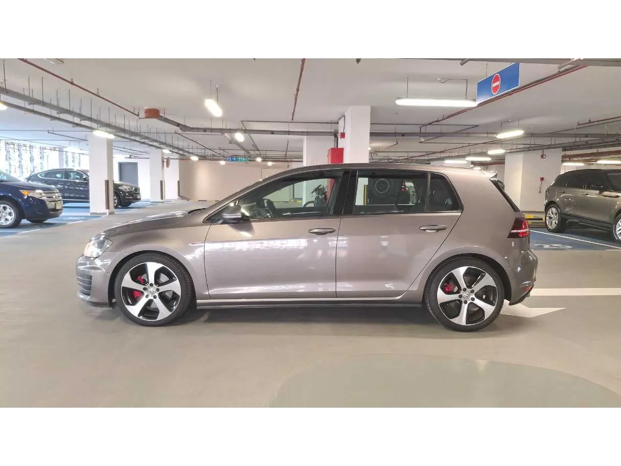 Car image 8