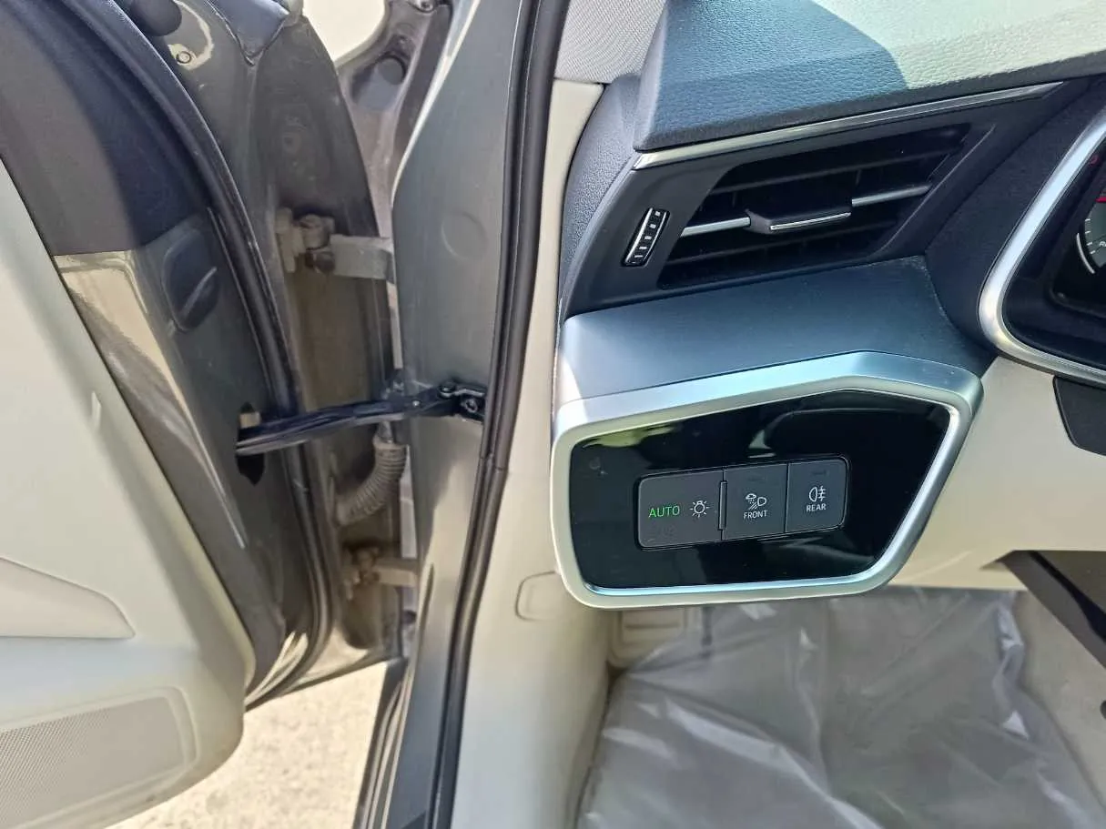 Car image 31