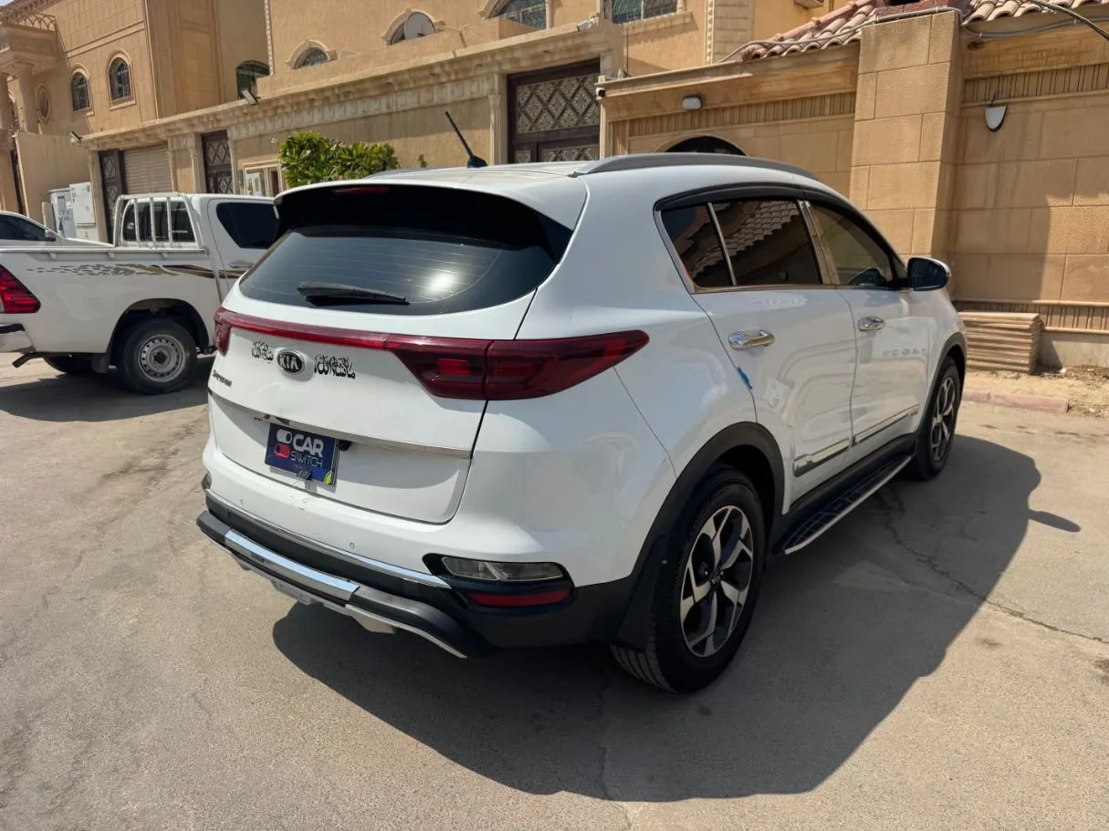 Car image 5