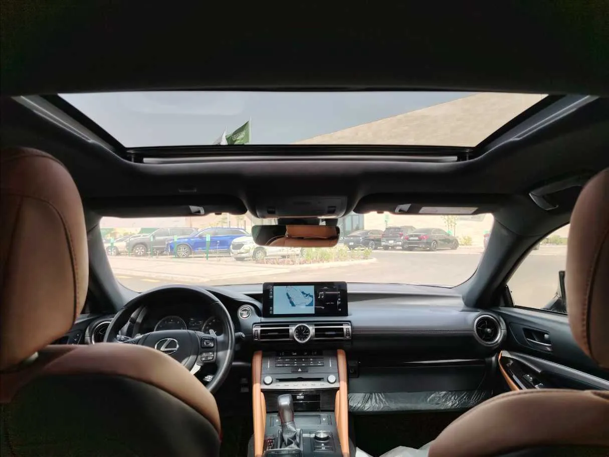 Car image 17