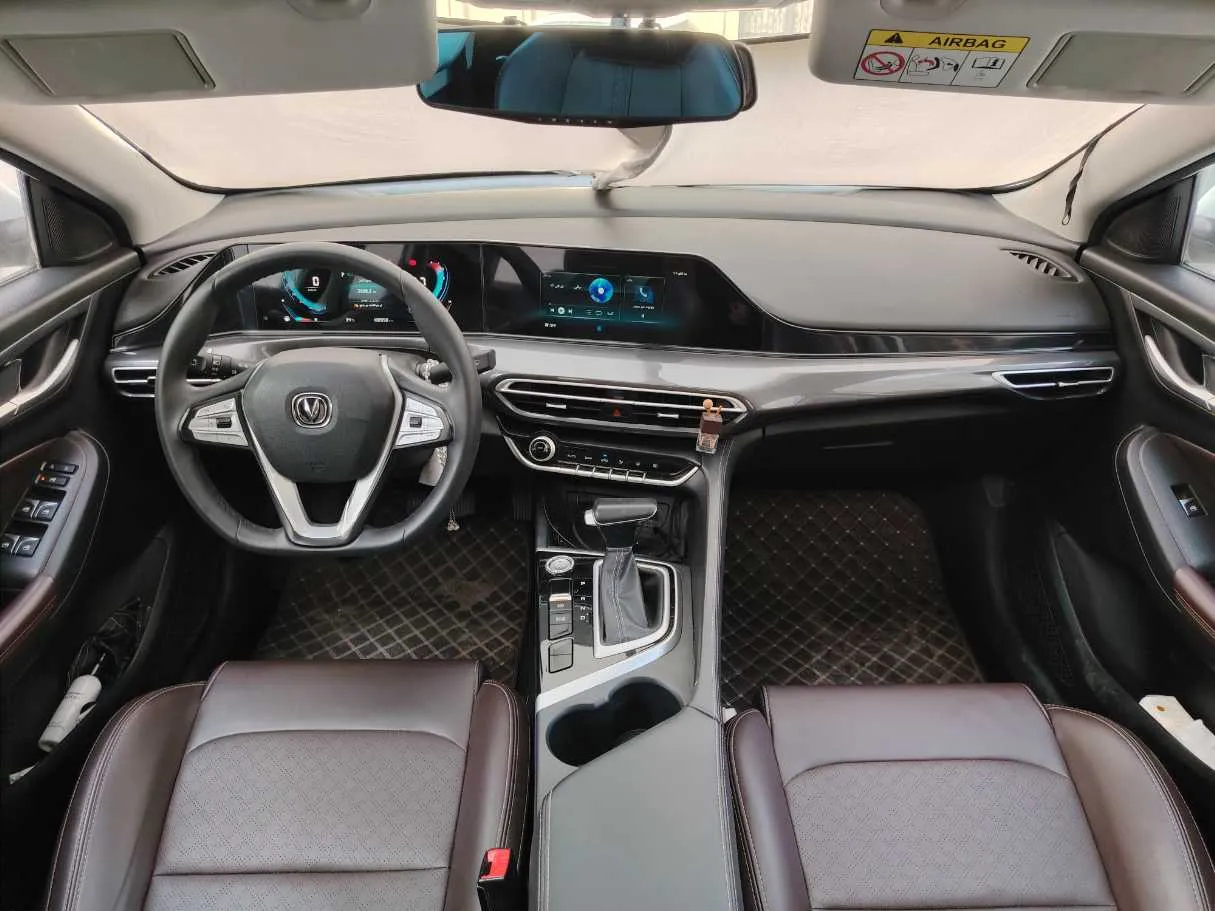 Car image 19