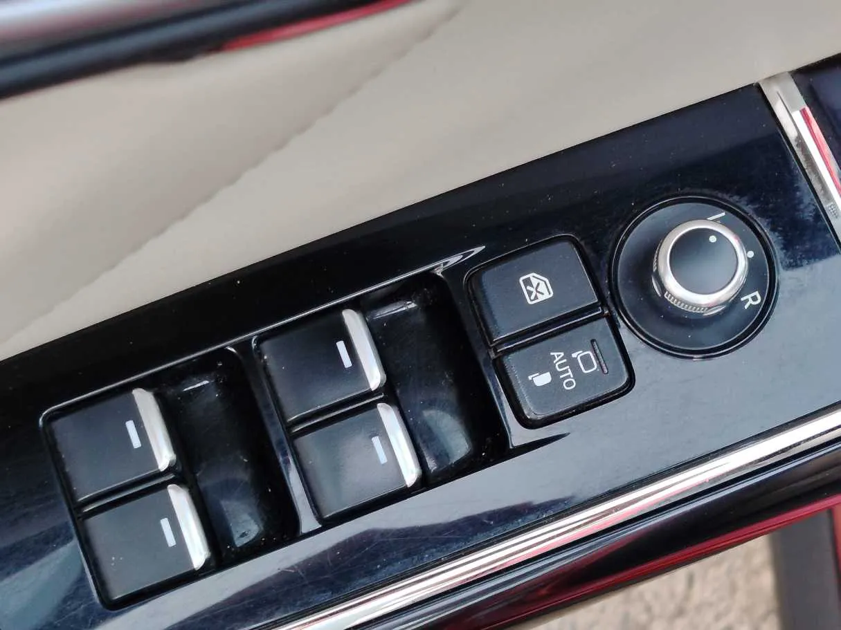 Car image 32