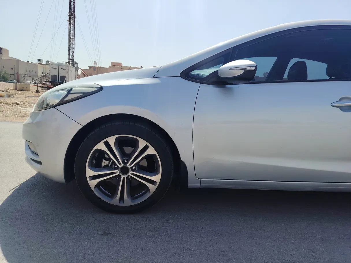 Car image 9