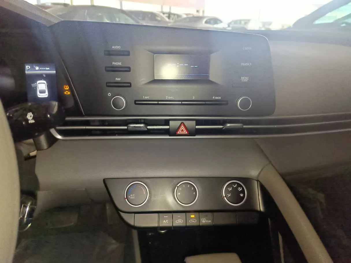 Car image 16