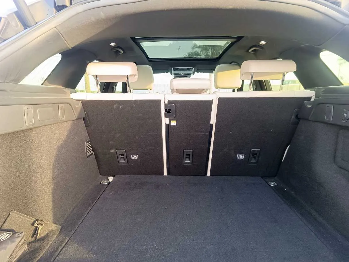 Car image 28