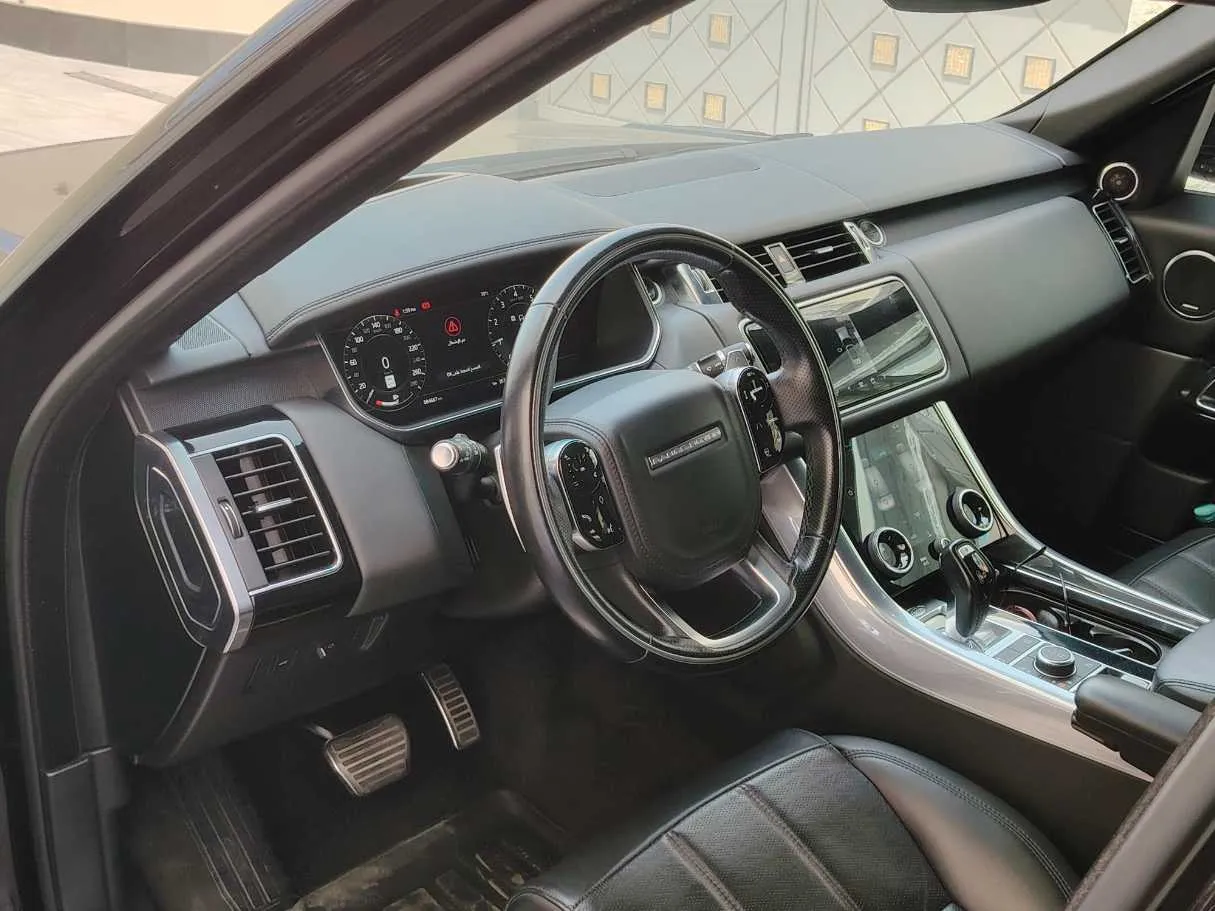 Car image 14