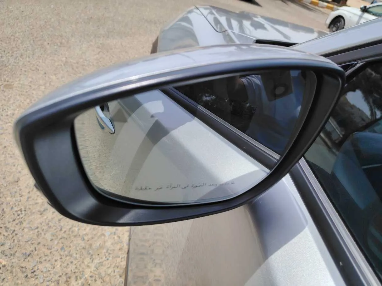 Car image 32