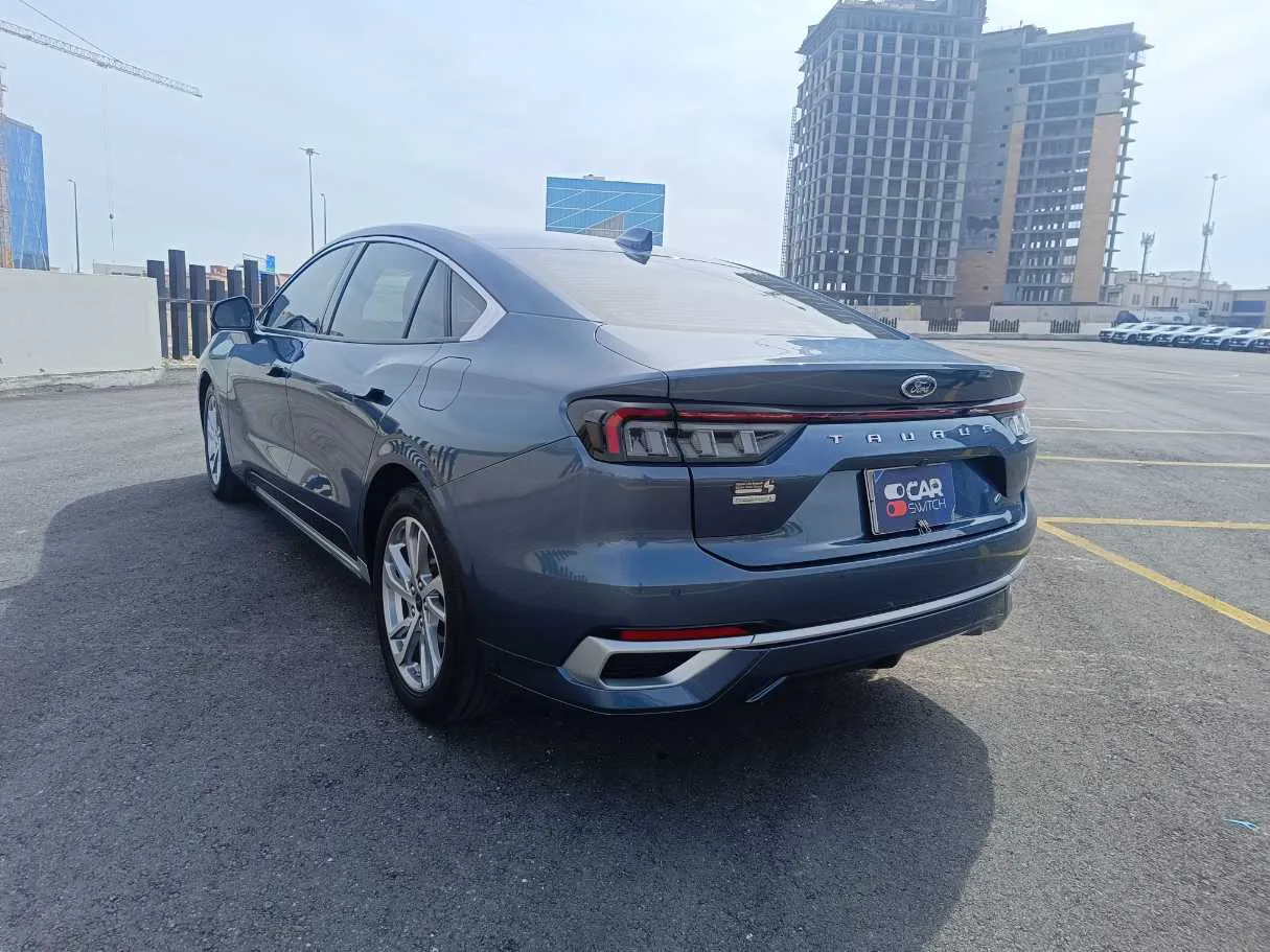 Car image 9