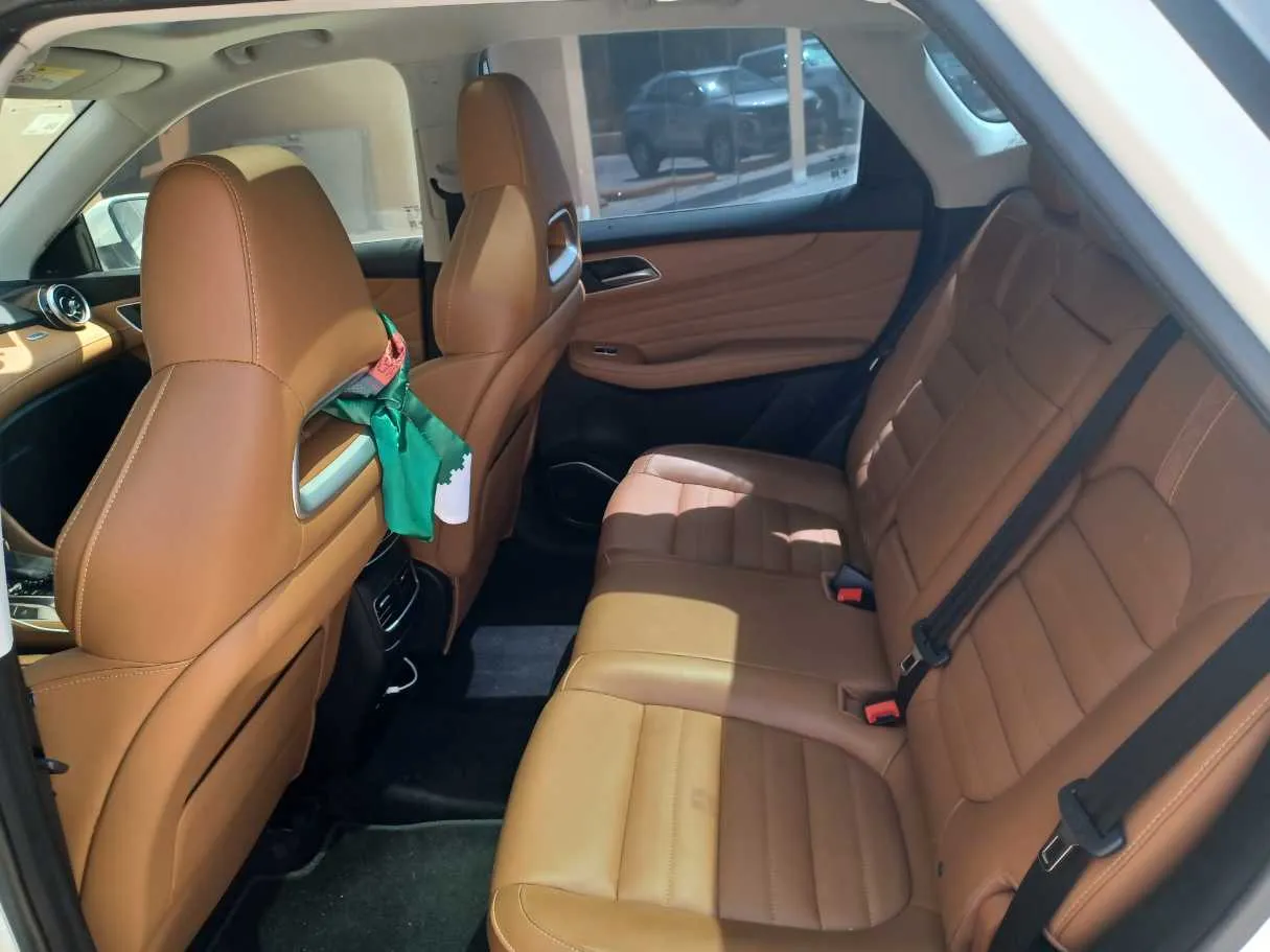 Car image 15