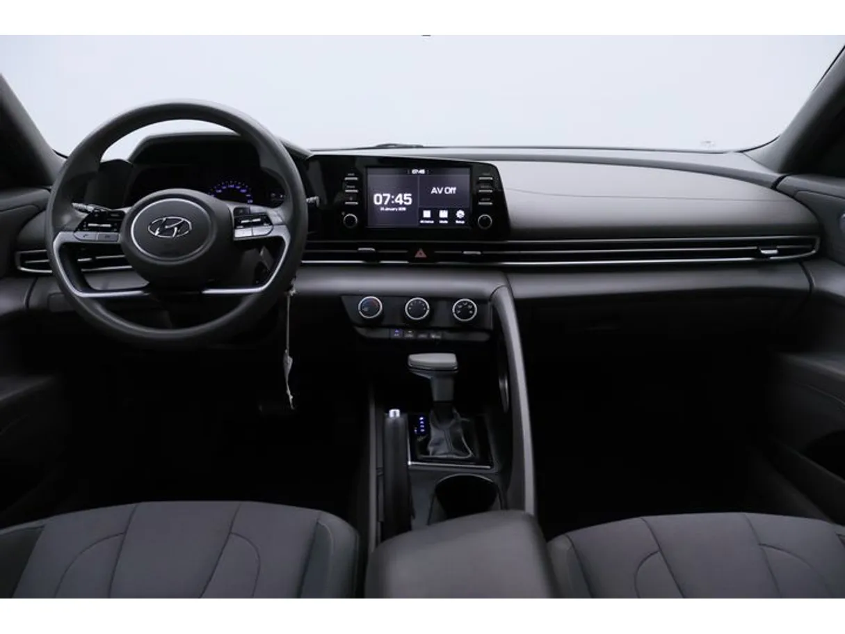 Car image 14
