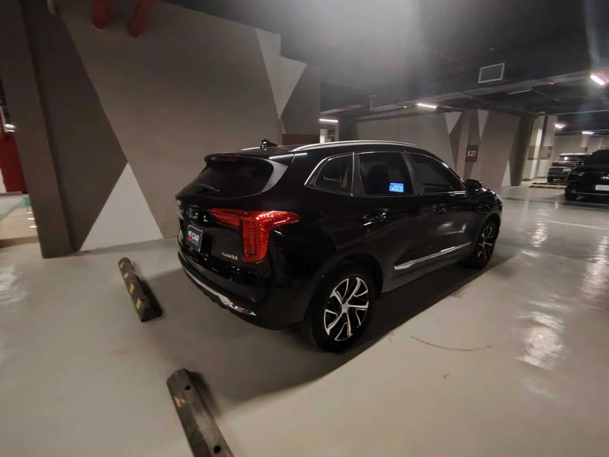 Car image 5