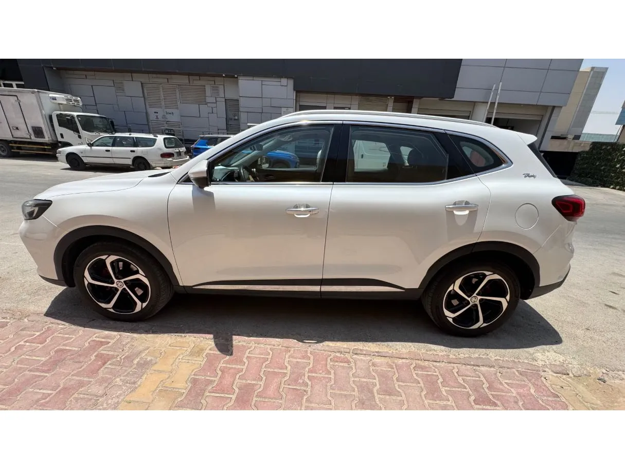 Car image 8