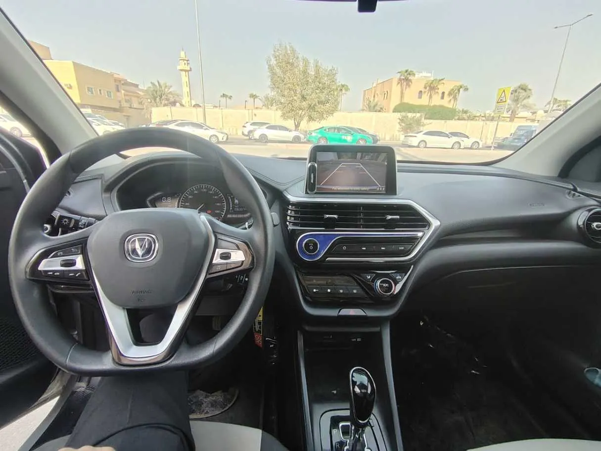 Car image 19