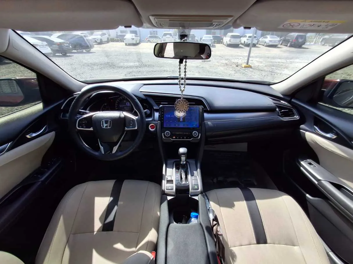 Car image 17