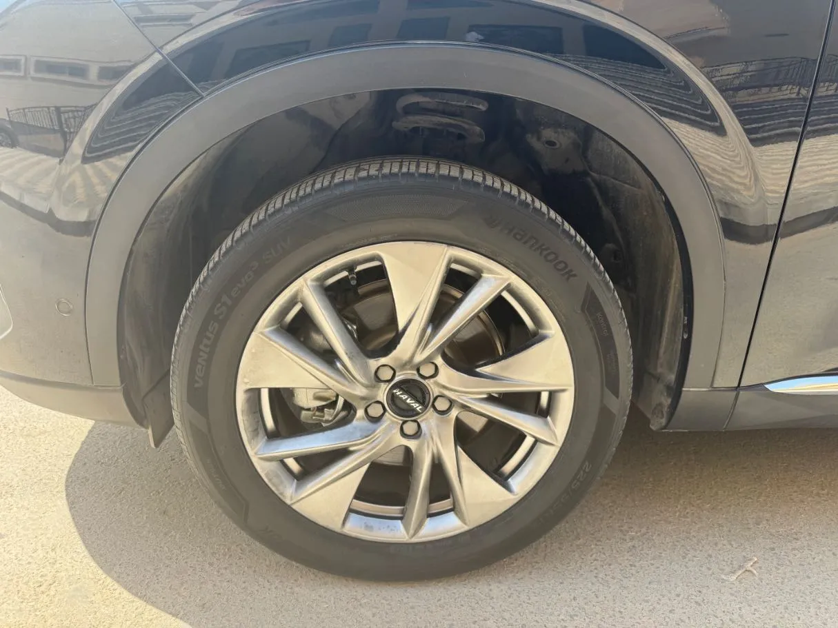 Car image 9