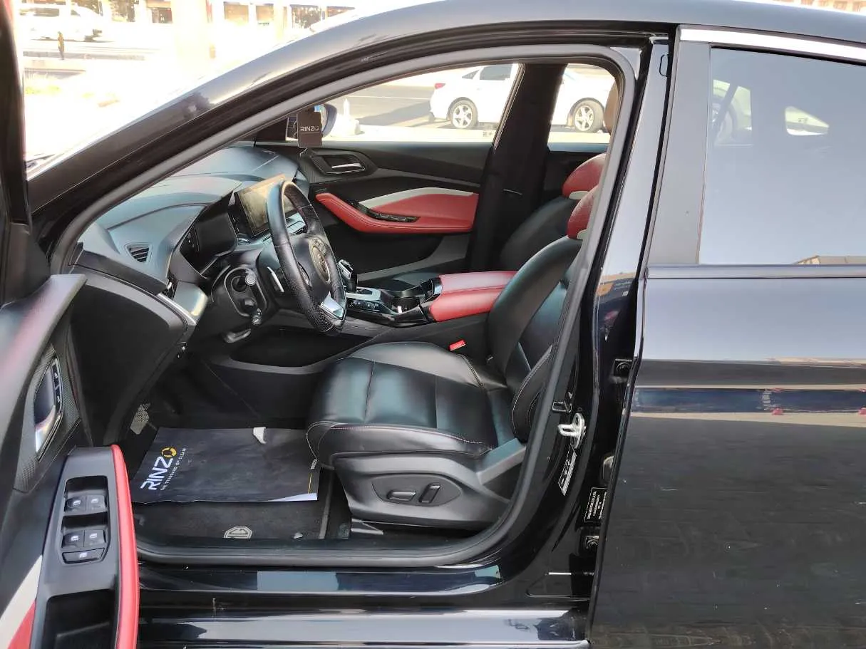 Car image 12