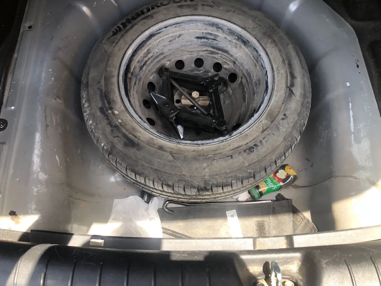 Car image 24