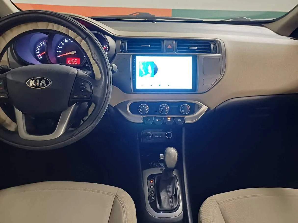 Car image 18
