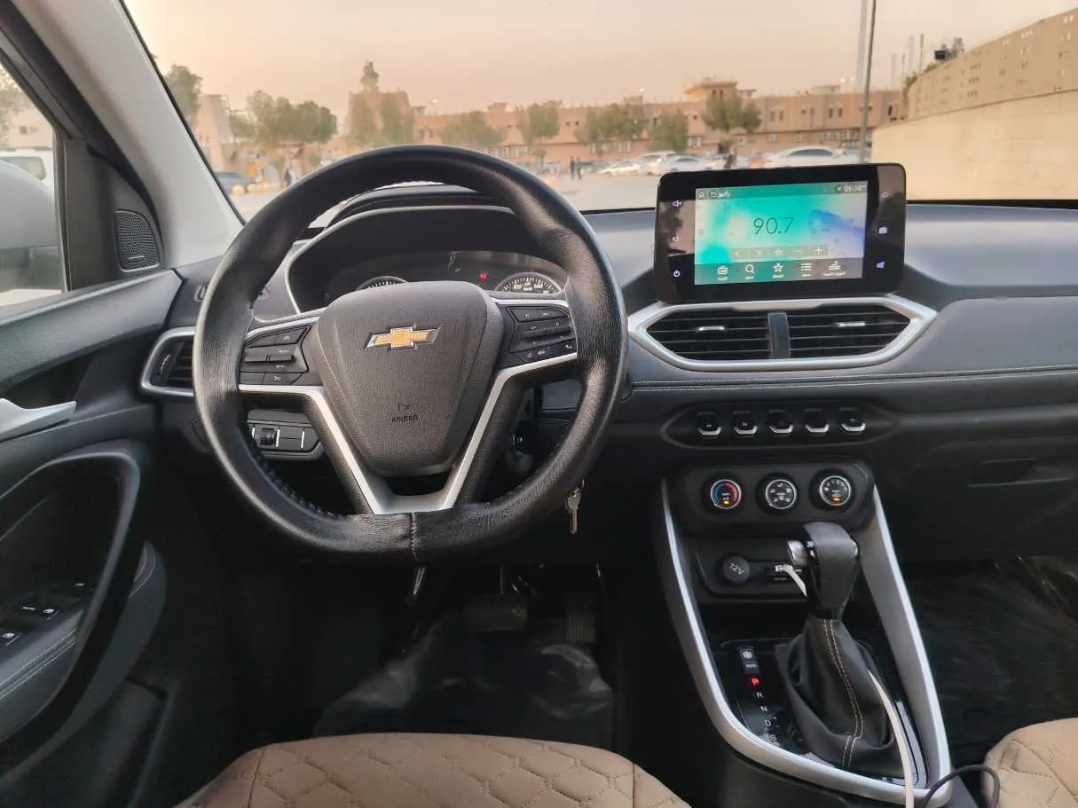 Car image 19