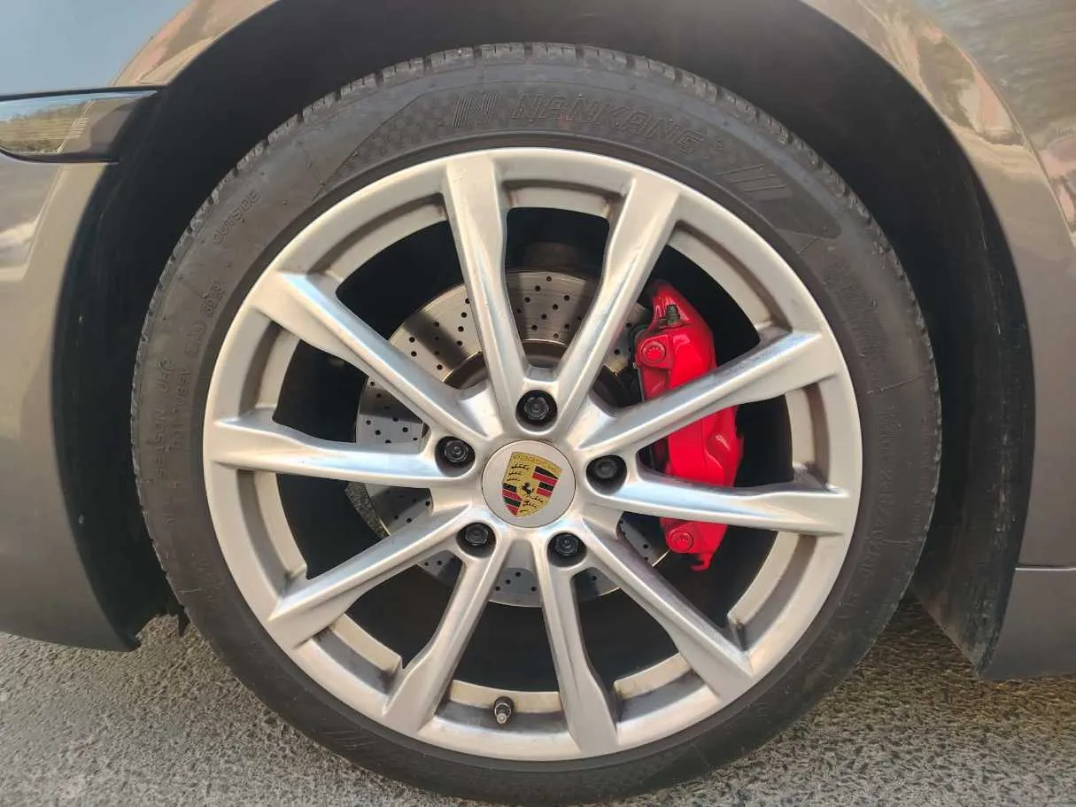 Car image 10
