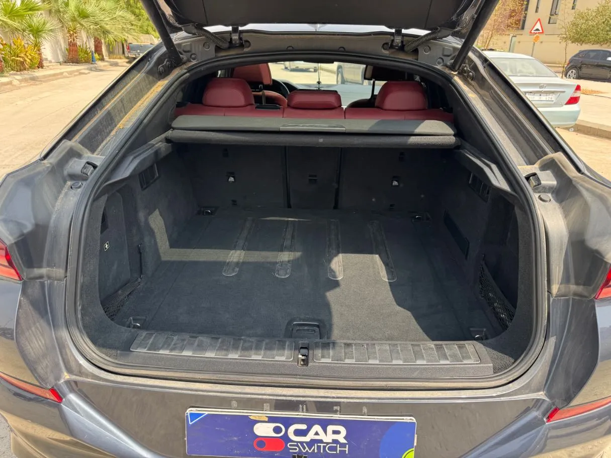 Car image 19