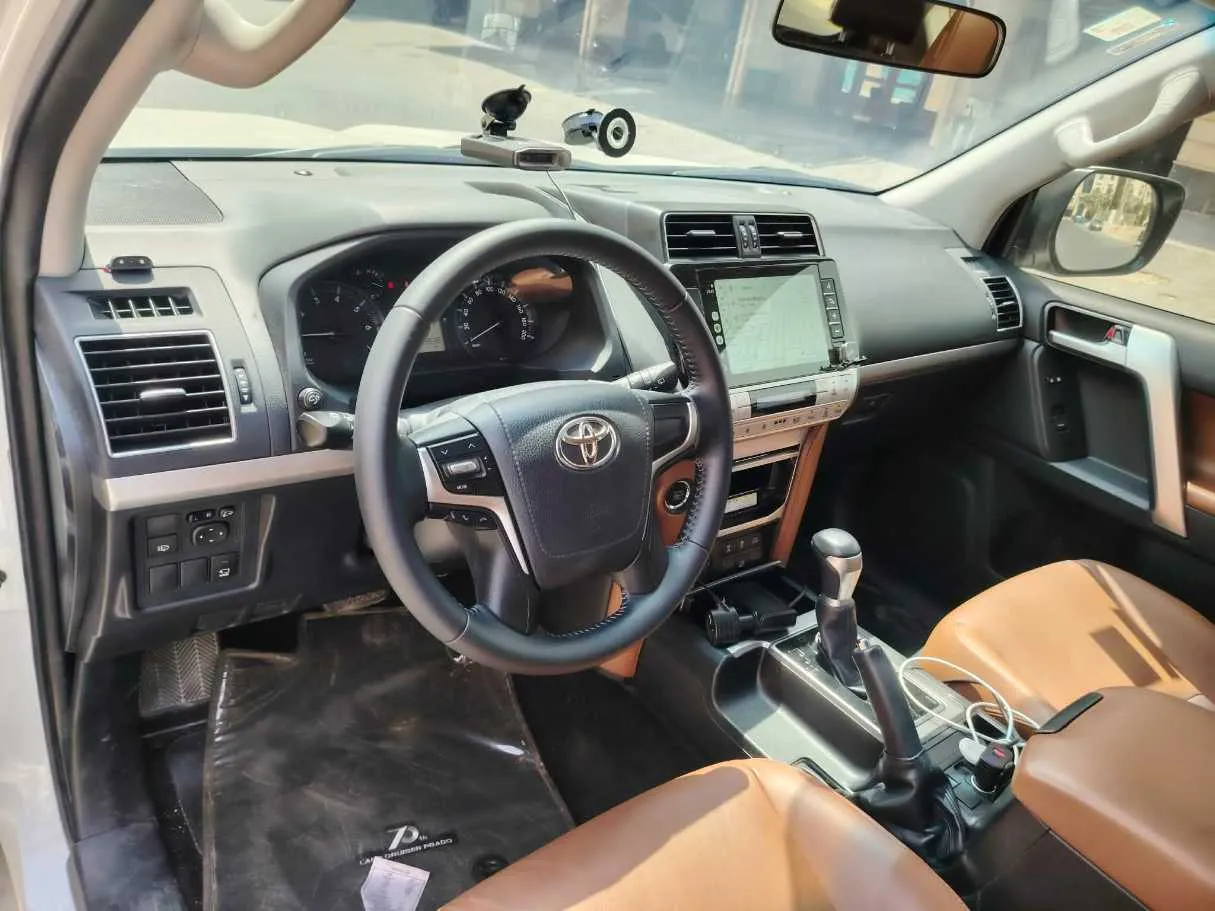 Car image 15