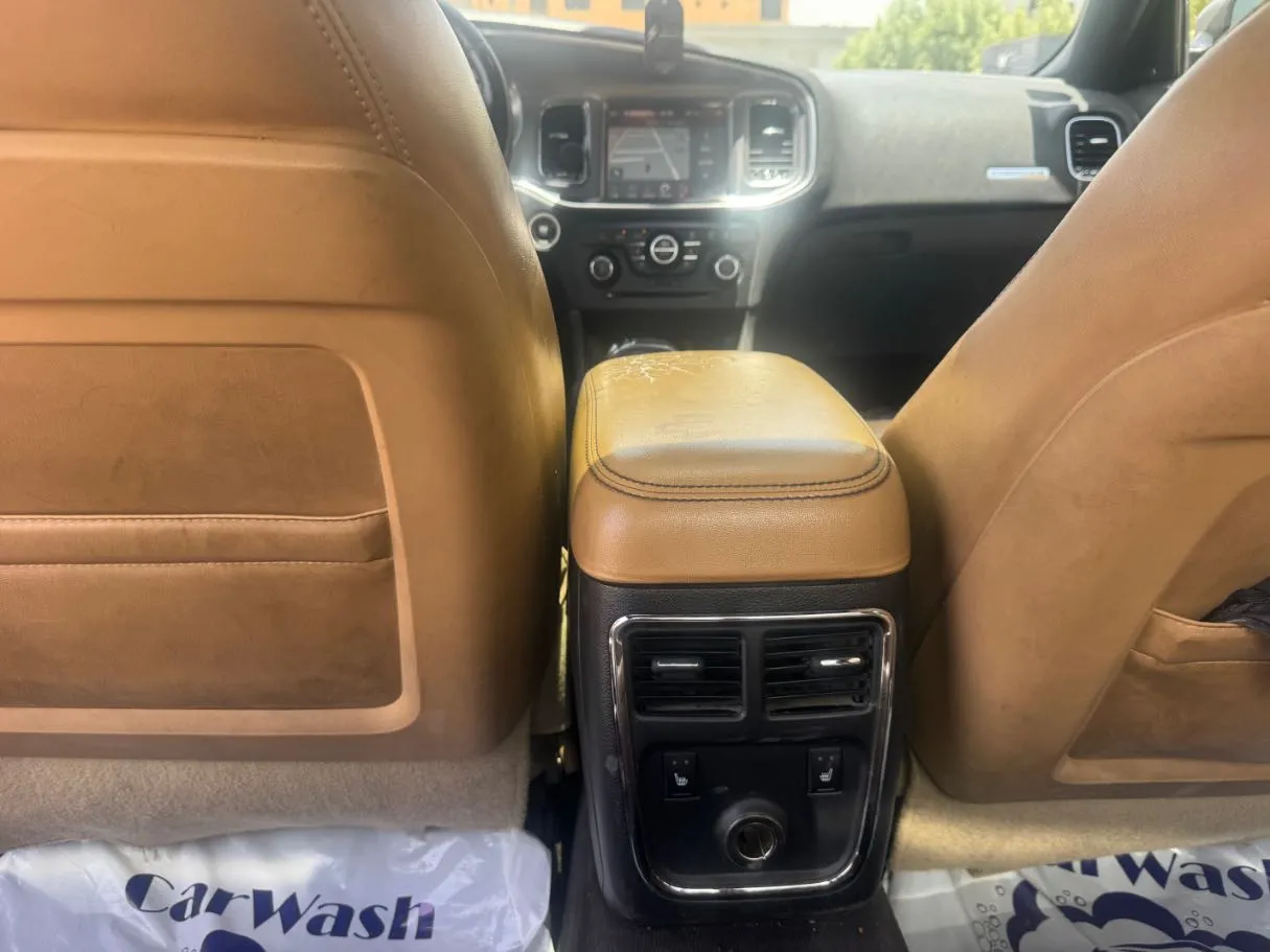 Car image 20