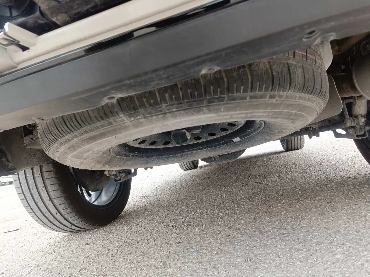 Car image 35