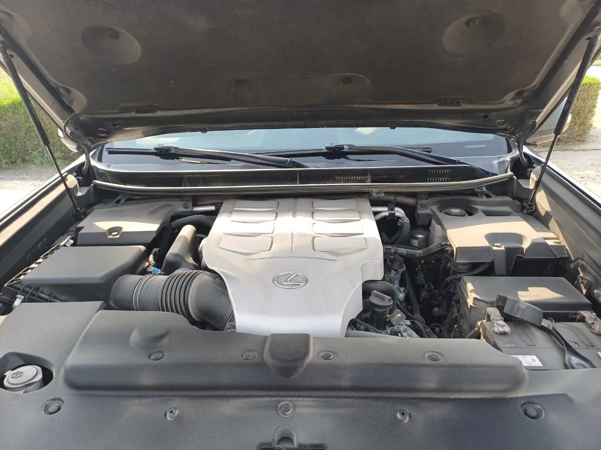 Car image 26