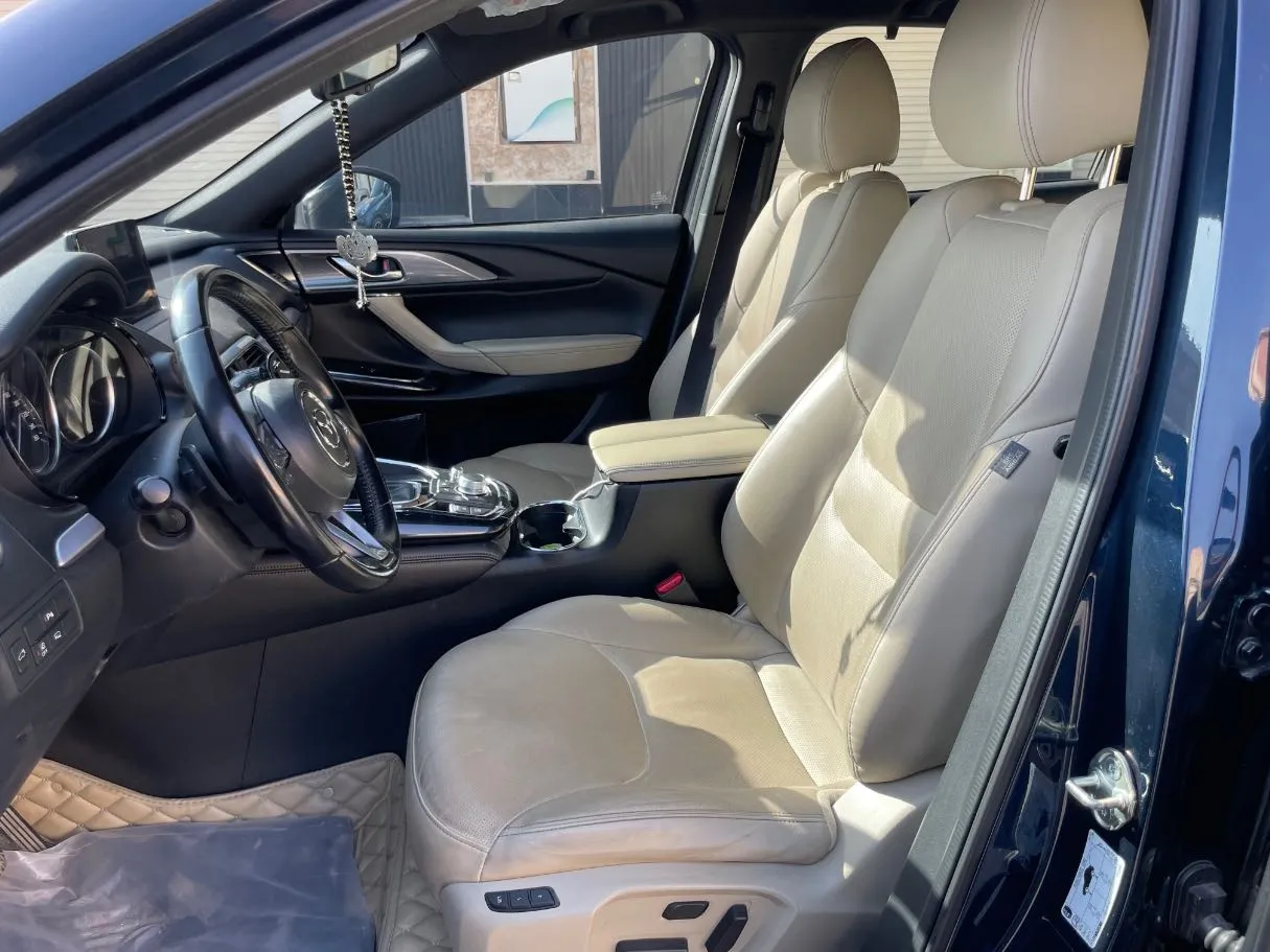 Car image 13