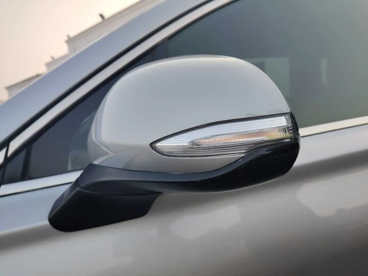 Car image 33