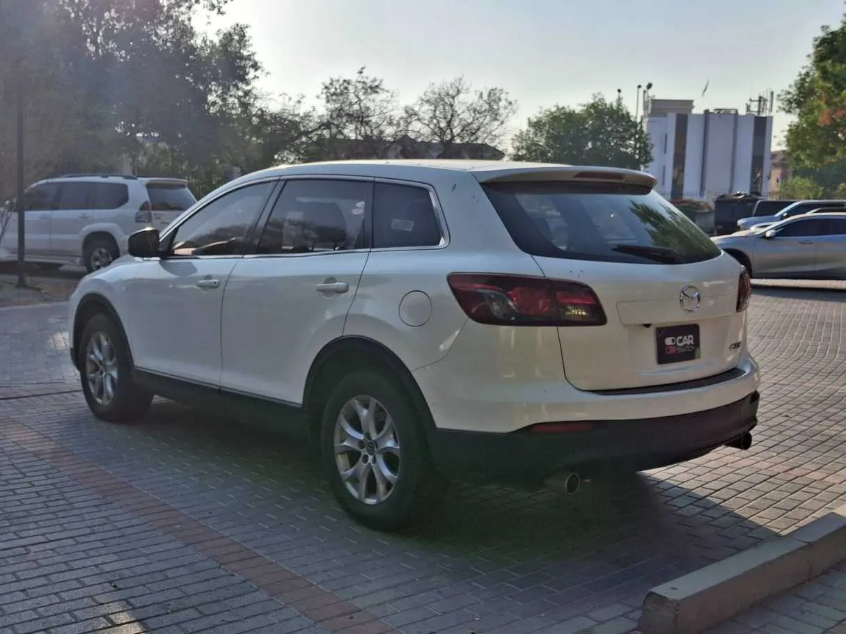 Car image 5
