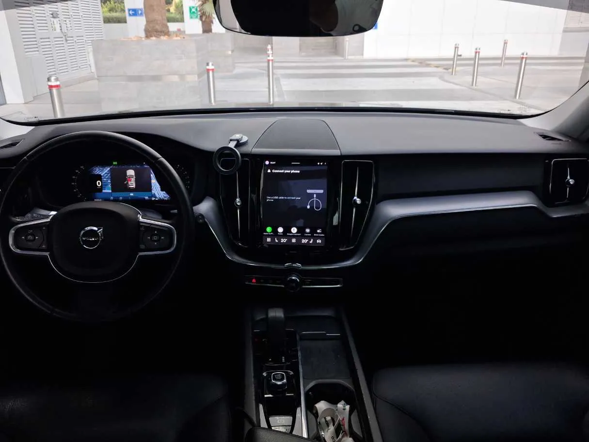 Car image 16