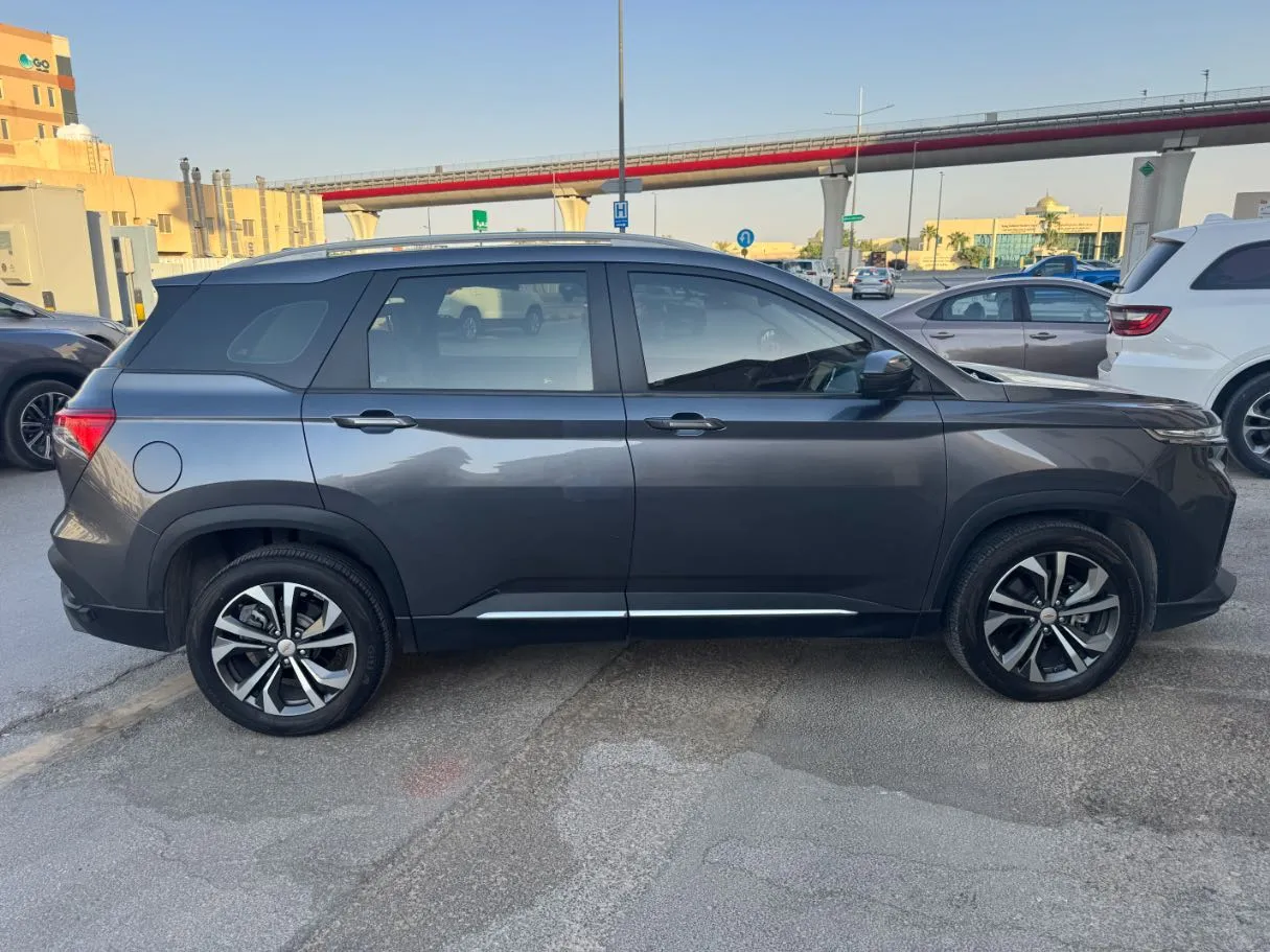 Car image 4