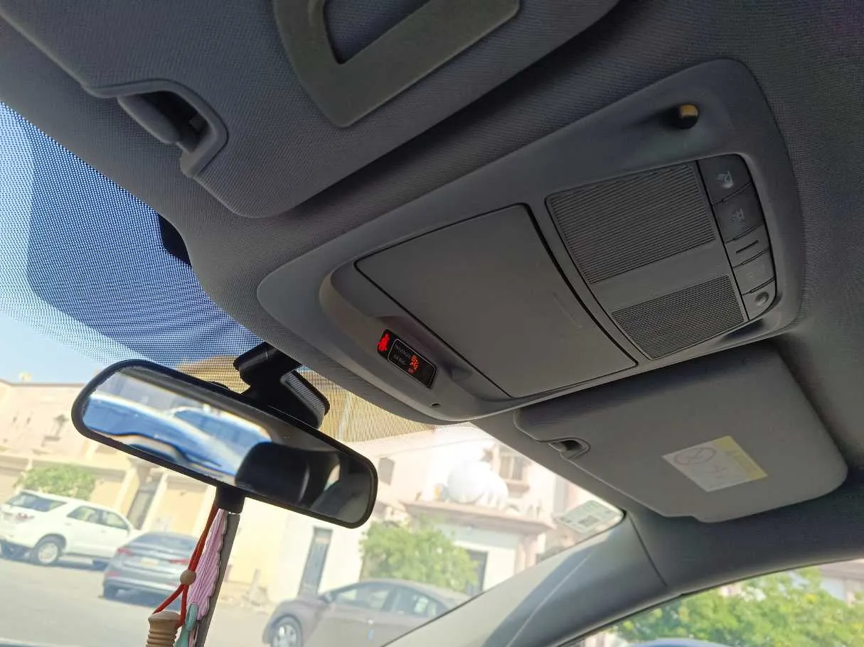 Car image 27