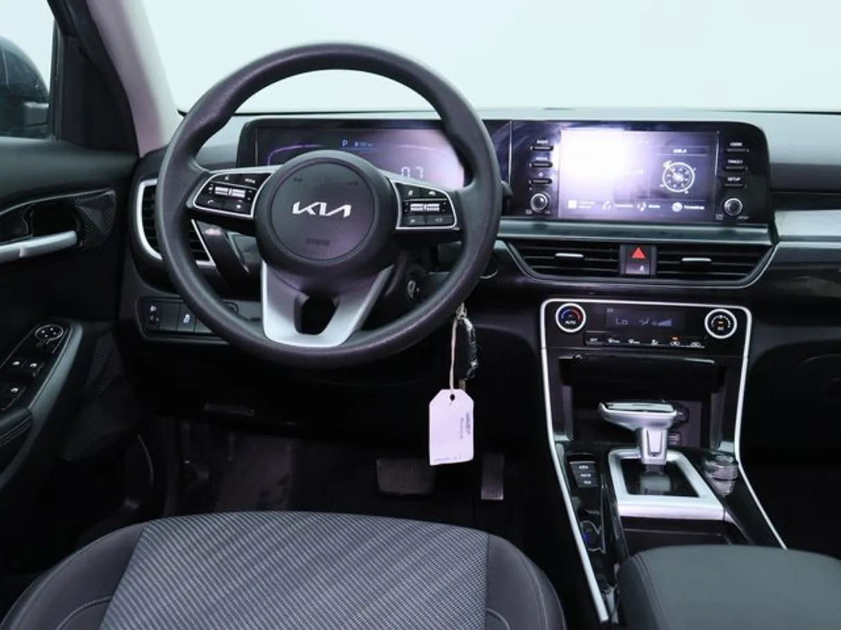 Car image 15