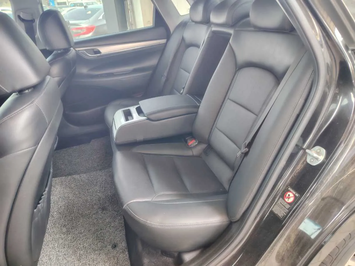 Car image 20